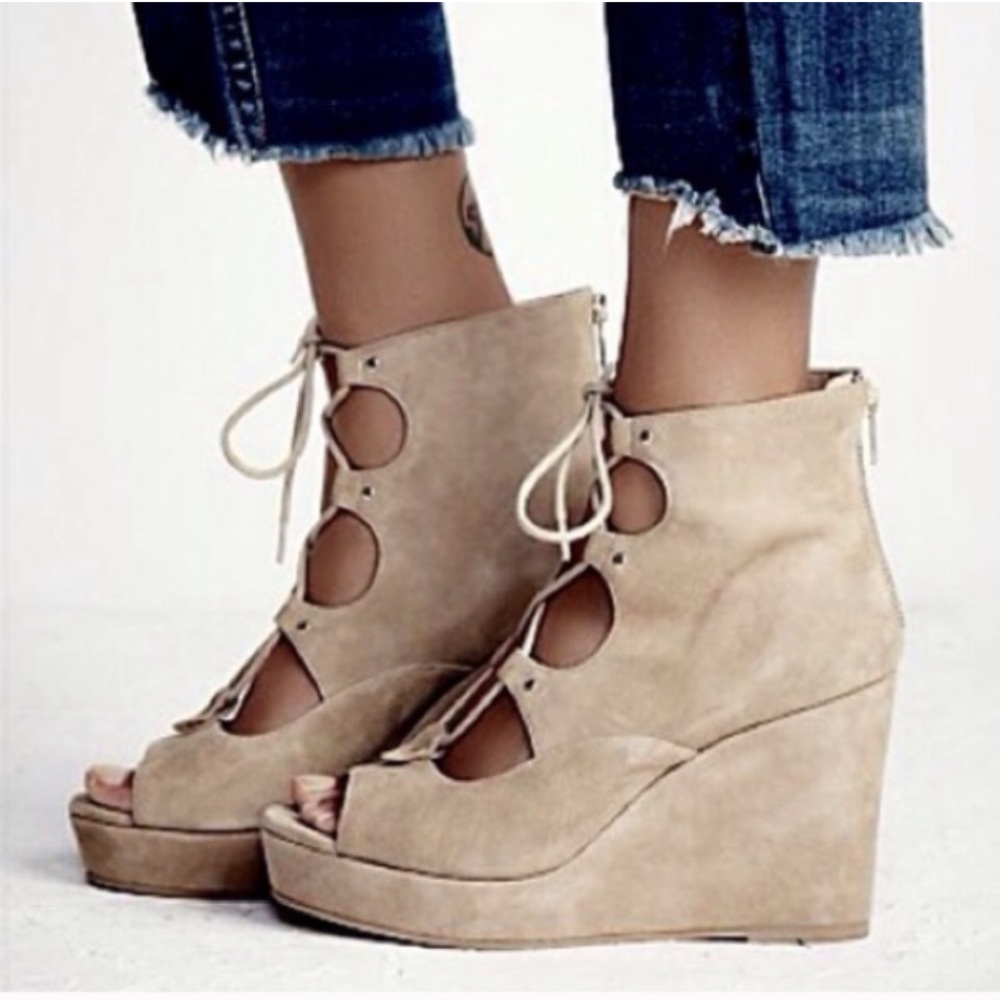 FREE PEOPLE J/Slides Tan Suede Three Wedge Size 7 NWOT